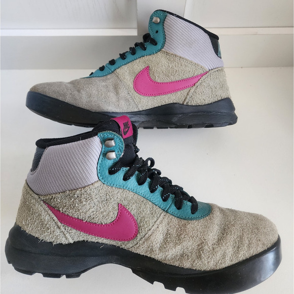 *Nike Hoodland Suede Hiking Boot Particle Grey Bright Magenta Men 9/ Women 10.5 - Picture 5 of 11